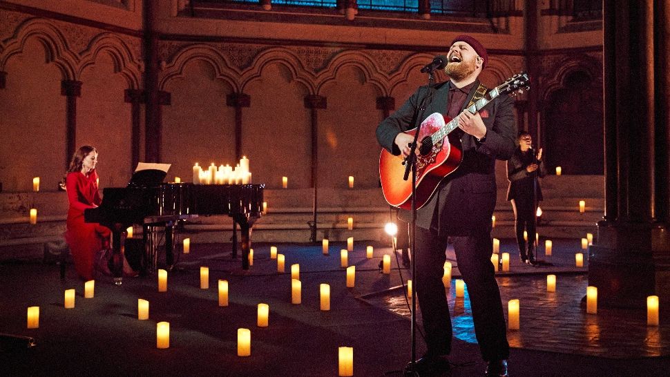 FOTO + VIDEO | Moment unic la Londra. Ducesa Kate și Tom Walker, recital surpriză de Crăciun, sub privirile prințului William 