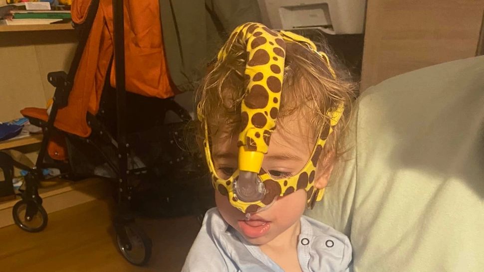 VIDEO | La 2 ani, un băiețel se luptă cu o boală rară. Radu are nevoie de noi ca să trăiască
