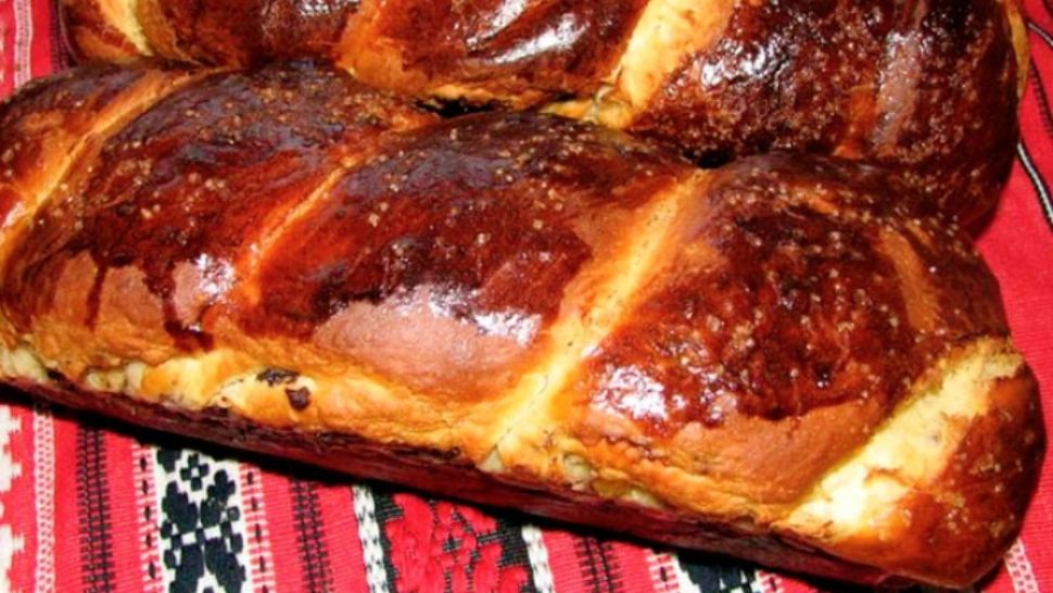 Cozonac pufos. Ingredientul surpriză, dar banal, folosit de gospodinele din Moldova