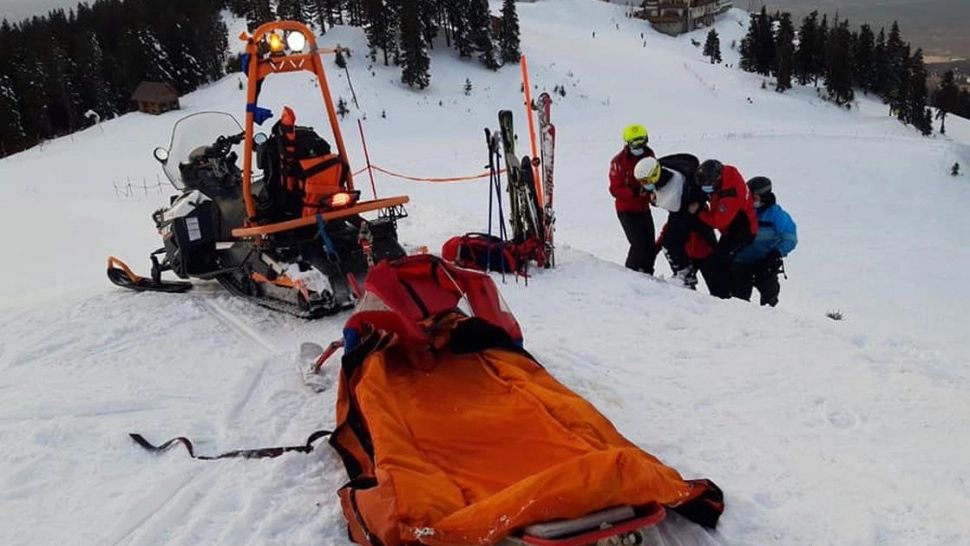 Turişti accidentaţi la Brașov, după ce au intrat în zone de pârtii închise. Salvamontiștii au avut o zi plină! Zeci de intervenții 