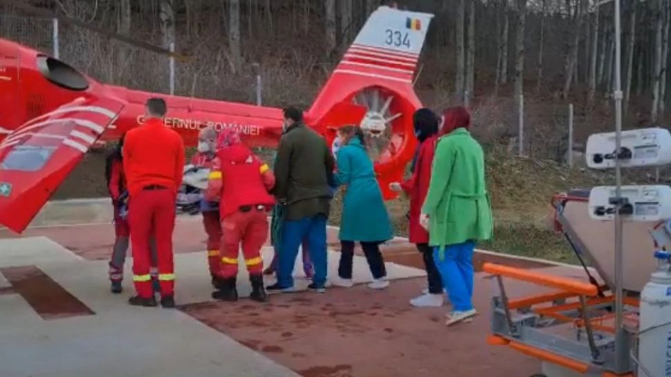 FOTO | Accident grav pe Autostrada Soarelui pe sensul spre Constanța. S-a cerut intervenția elicopterului SMURD