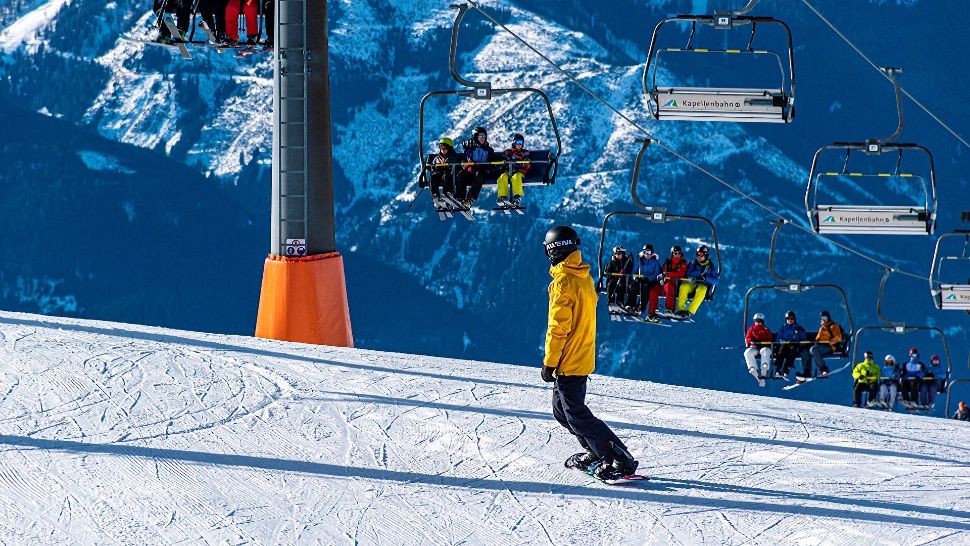 Pârtiile de schi din Bucovina, pregătite pentru turiști. Gradul de ocupare al pensiunilor a ajuns la 90%