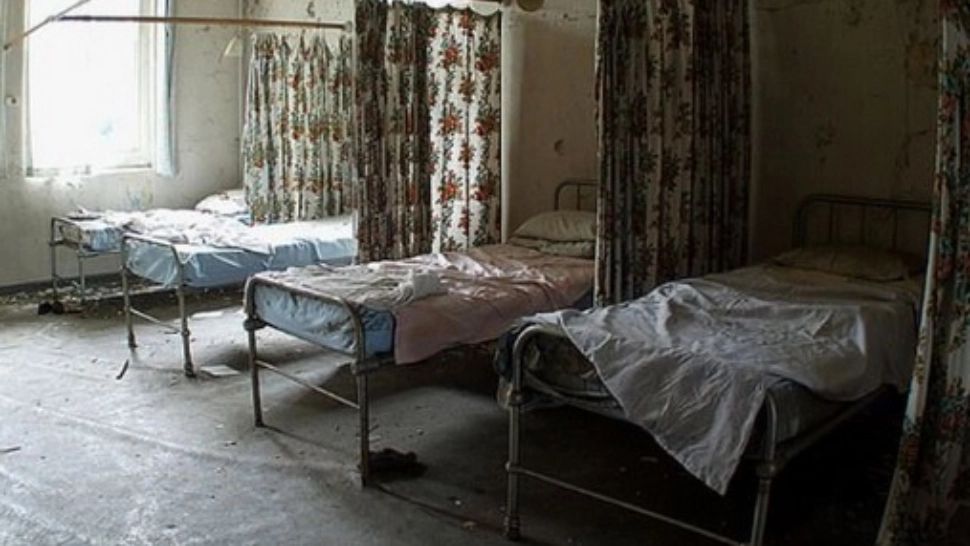 Tânăra cu dizabilități ținută la pat 6 luni cu piciorul rupt a fost operată. Parchetul a deschis dosar penal 