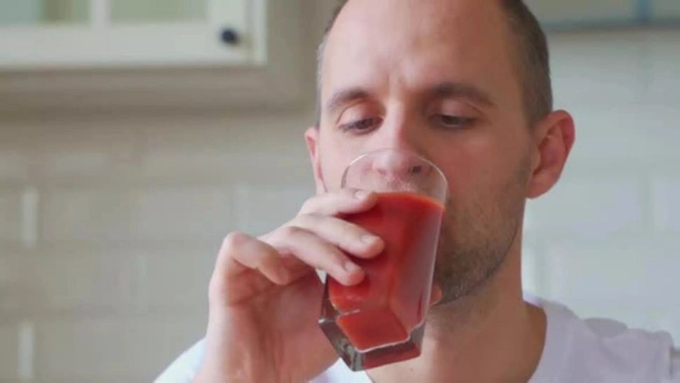 A băut un pahar de suc de roșii în fiecare zi - După 2 săptămâni ceva incredibil ce s-a întâmplat