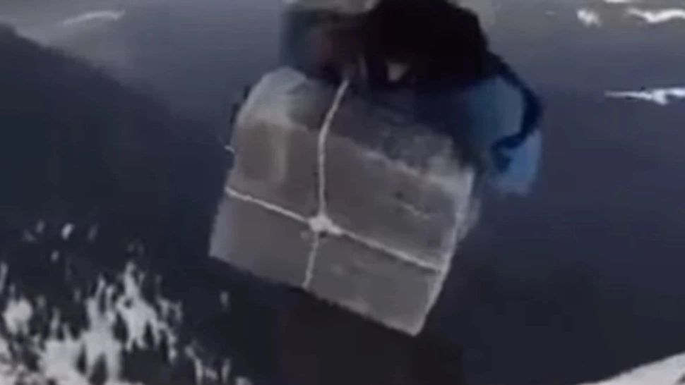 VIDEO | Trafic de ţigări peste Carpaţi, pe timp de iarnă! Condiţii extreme pentru cărăușii care trec din Ucraina spre România. Imagini INCREDIBILE 