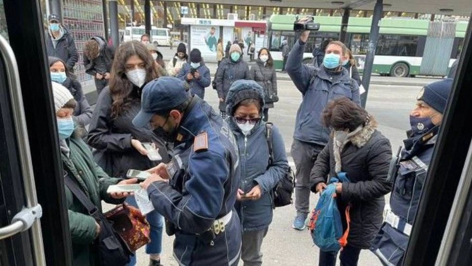 Noi reguli de intrare în Italia, începând de marți. Ce acte NU trebuie să îți lipsească ca să nu primești amendă