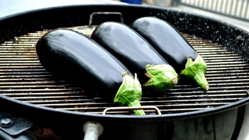 Cum NU trebuie gătite vinetele ca să nu ajungă bombe calorice! Află care este SECRETUL imbatabil