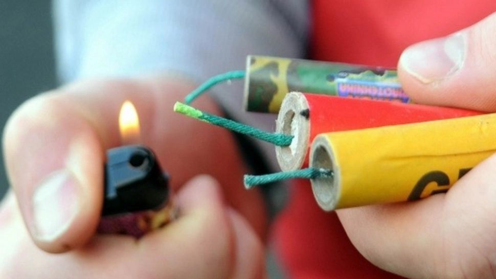 Copil de 12 ani, rănit la ochi de la o petardă. Cum se simte adolescentul