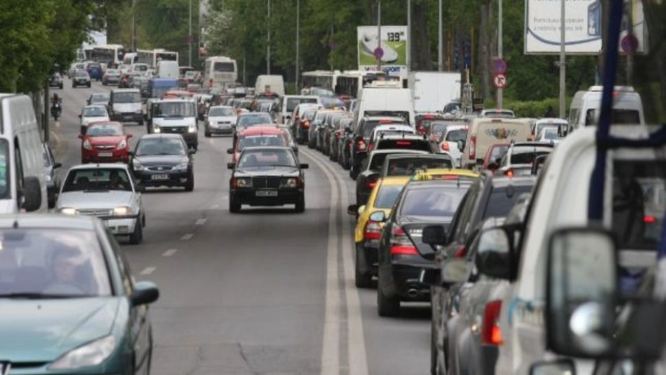 Aglomerație pe Valea Prahovei, în zona stațiunilor montane: Ce rute alternative recomandă Poliția