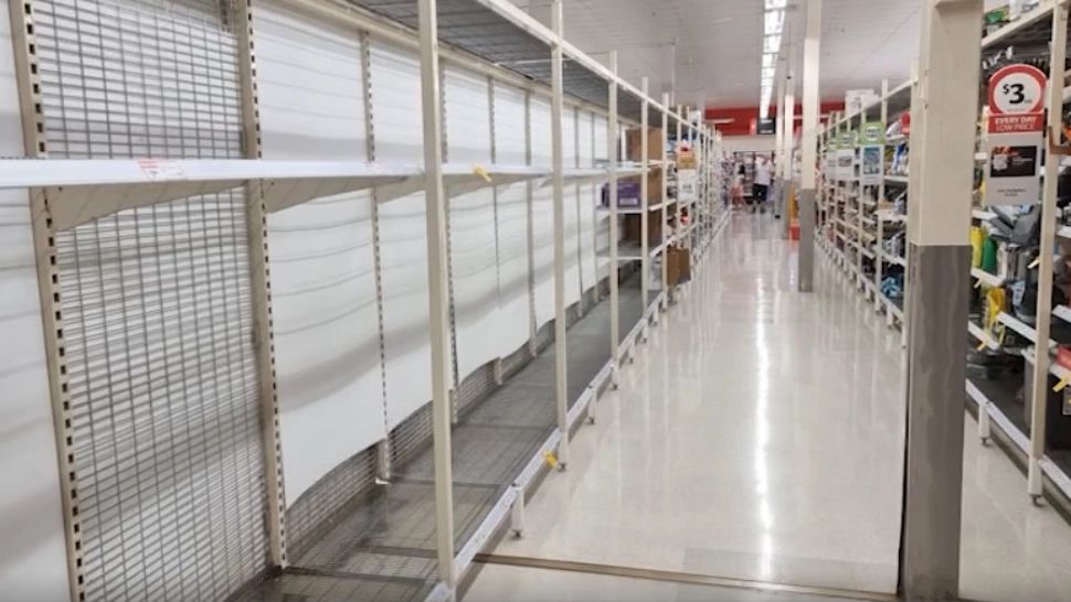 FOTO Lanțurile de aprovizionare din Australia, afectate de varianta Omicron: Rafturi GOALE în supermarketuri. Oamenii sunt DISPERAȚI