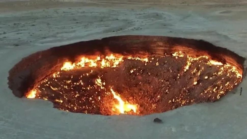 Turkmenistanul vrea să închidă „Poarta iadului”, un crater uriaș care arde de zeci de ani 