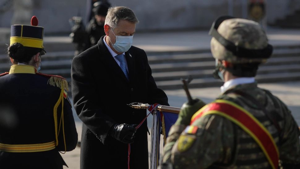 CULISELE STATULUI PARALEL. Criză totală, de Ziua Unirii. Ce face Iohannis