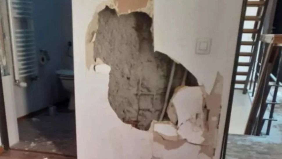 Scene INCREDIBILE, în noaptea de Revelion: Pensiune din Capitală, DEVASTATĂ de un tinerii care au închiriat-o. Poliția a deschis dosar penal