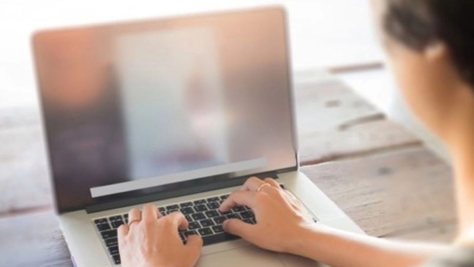 Comisia Europeană AVERTIZEAZĂ! Trei sferturi dintre recenziile de pe internet sunt înşelătoare