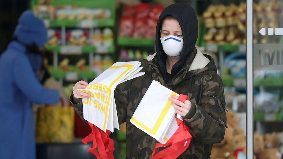 Austria impune purtarea obligatorie a măștilor FFP2 în exterior