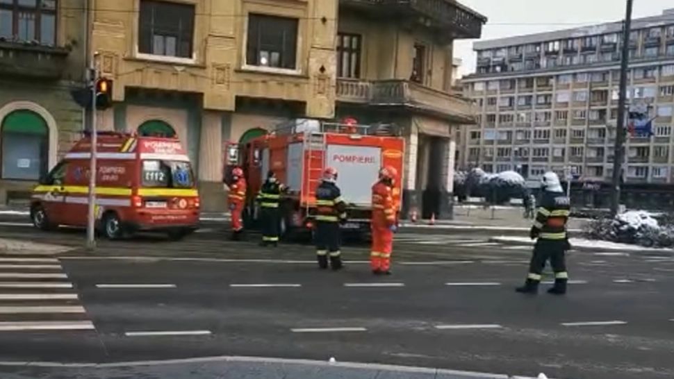 VIDEO Amenințarea cu bombă de la Liceul Catolic din Timișoara s-a dovedit a fi FALSĂ! Elevii s-au reîntors în bănci, iar traficul a fost reluat