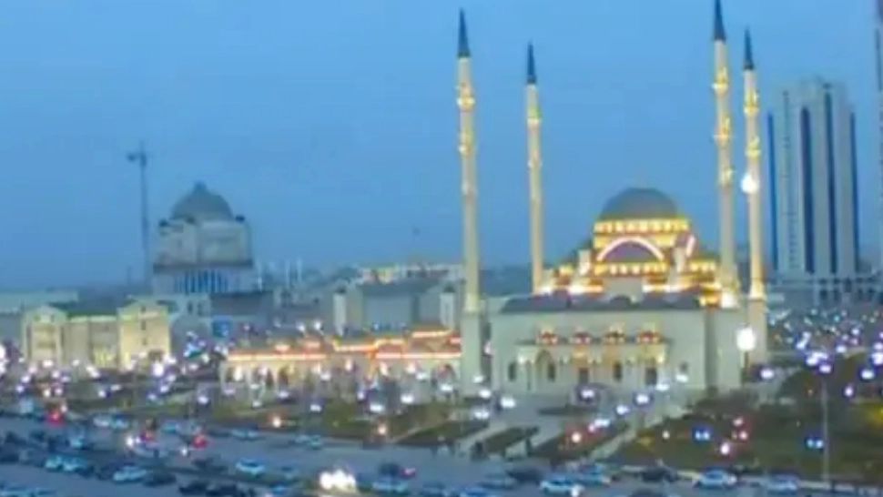 Peste 300 de ceceni au manifestat în faţa Consiliului Europei împotriva arestărilor abuzive