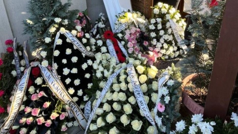 VIDEO | Fetița ucisă de polițist pe trecerea de pietoni, condusă pe ultimul drum - Imagini tulburătoare