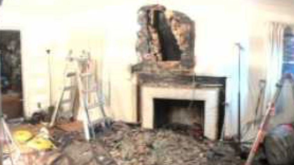 FOTO | A vrut să spargă o casă, dar a rămas blocat! Oamenii legii au fost uimiți când au văzut unde este hoțul 