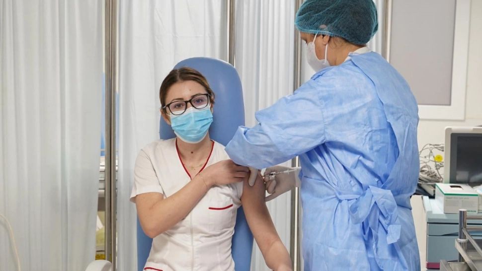 Prima persoană vaccinată anti COVID, în România: „Am rămas însărcinată la câteva zile de la prima doză"