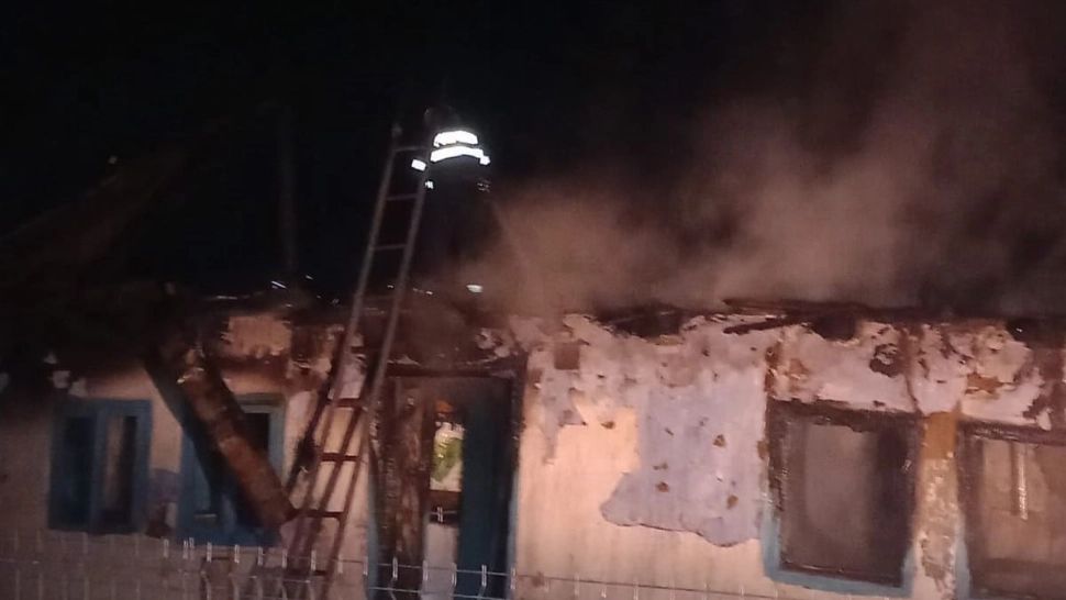 FOTO Incendiu devastator în Botoșani, au rămas fără casă în miezul iernii