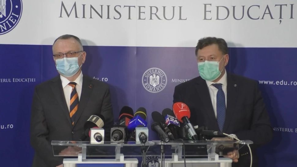 OFICIAL: Școlile rămân deschise, indiferent de rata de vaccinare a personalului
