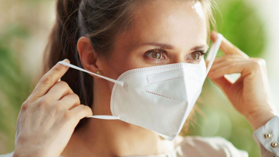 Măștile FFP2, recomandate în VALUL Omicron, prea scumpe pentru români - Câți bani trebuie să scoată din buzunar