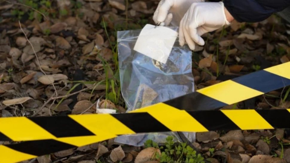 Un copil de 3 ani a strivit un bărbat sub maşină, după ce a eliberat frâna de mână