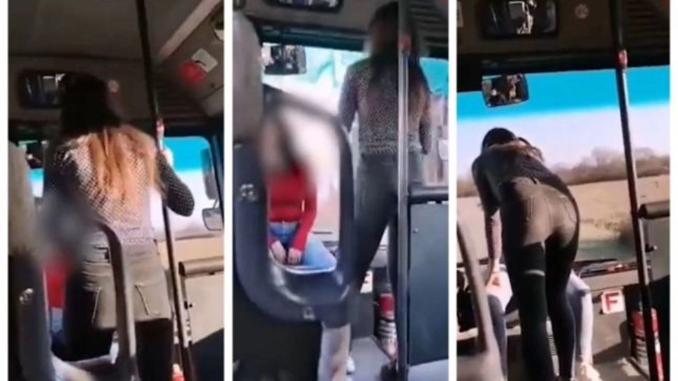 Situaţie revoltătoare: Eleve filmate în timp ce dansează pe bordul autobuzului care le duce de la şcoală spre casă