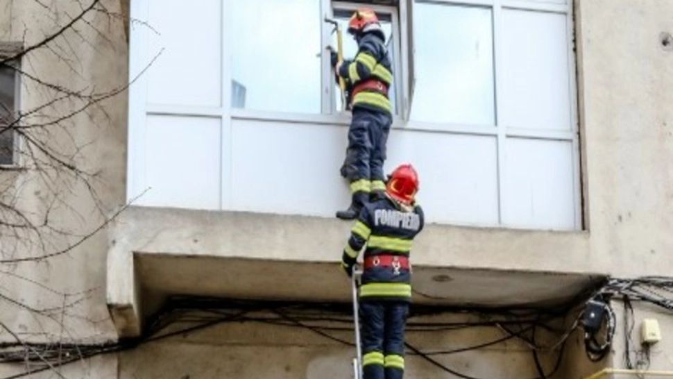 Femeie găsită fără suflare în propria locuinţă, în Giurgiu. Pompierii au intervenit de urgență