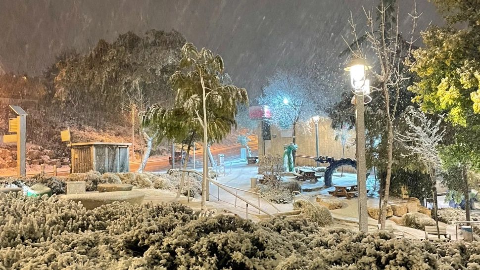 FOTO + VIDEO | Furtună de zăpadă în Ierusalim. Școlile sunt închise, fenomen extrem de rar 