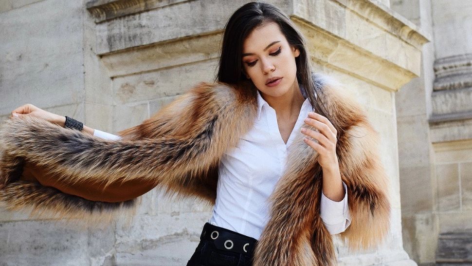 Clasicele veste de blană: cum le combini, în mod inspirat, pentru ținute de efect? Iată criteriile esențiale! (P)