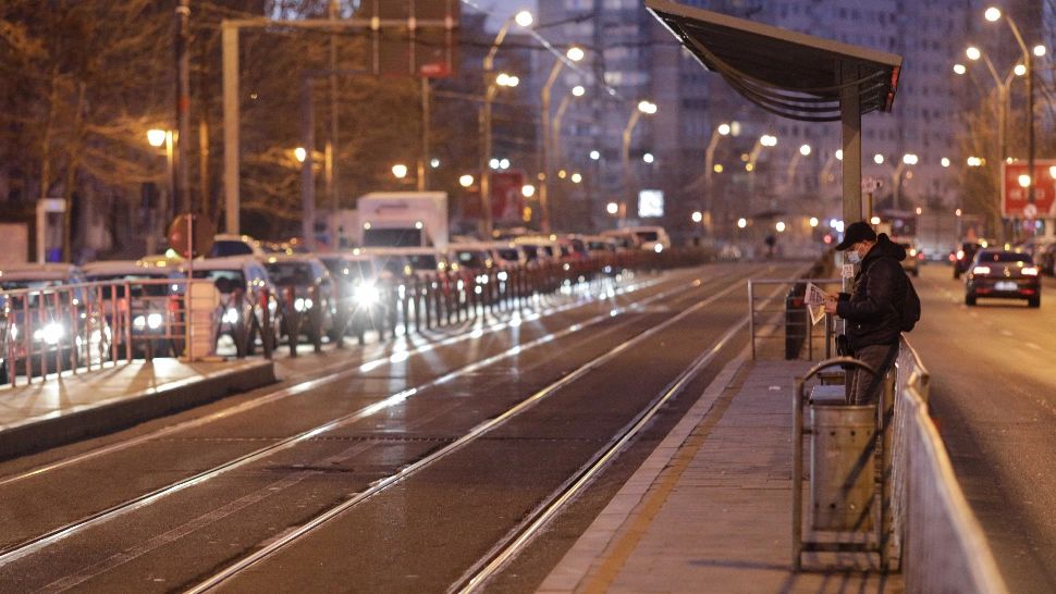 GREVA în transportul public continuă și astăzi. Doar 3 autobuze au ieșit pe traseu, din peste 900 care se aflau în grafic. Directorul STB, anunț pentru angajați