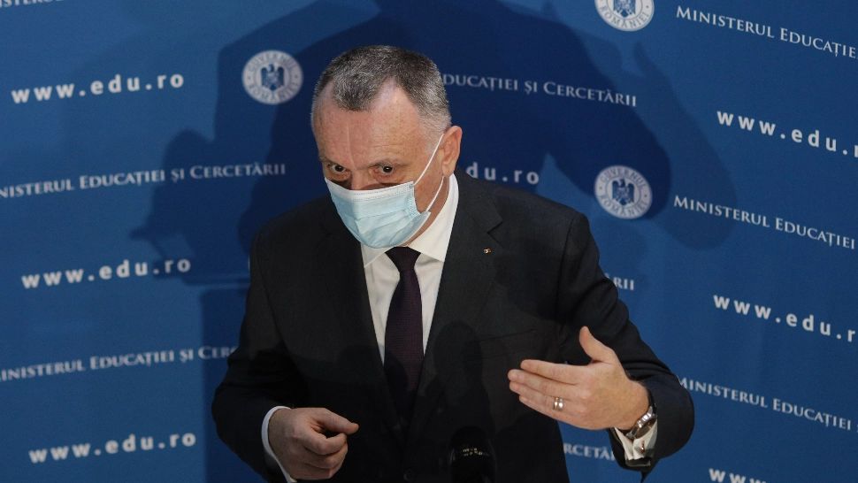 Sorin Cîmpeanu, despre decizia ca o clasă să treacă în online la 3 cazuri de COVID-19, și nu la unul: Lucru pe care mai puțini îl cunosc 