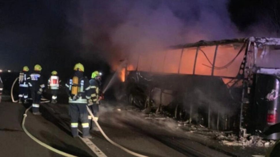 Un autocar în care se aflau 13 români A LUAT FOC în mers, pe o autostradă din Austria