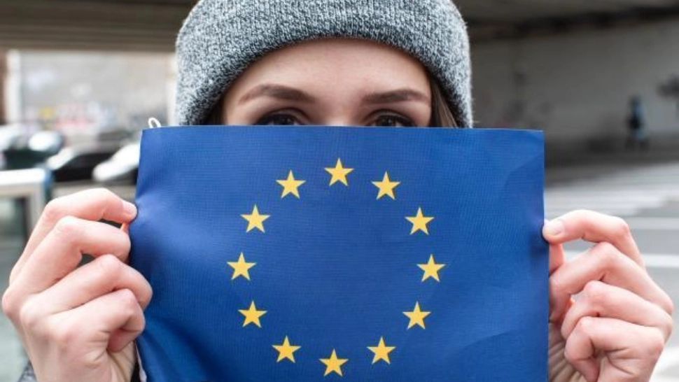 DiscoverEU: Peste 2.300 de tineri români vor primi permise de călătorie pentru a explora Europa cu trenul