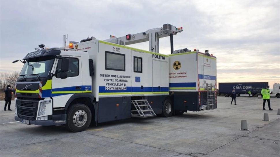 VIDEO | Ghinion pentru contrabandiști! Vor fi mult mai ușor de prins cu ajutorul unui scanner dotat cu raze X