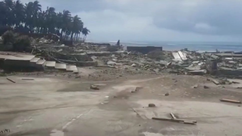 VIDEO | Apocalipsa din PACIFIC! Erupția vulcanică și valul tsunami au creat o criză umanitară în Tonga. Cenușa și gazul toxic afectează populația