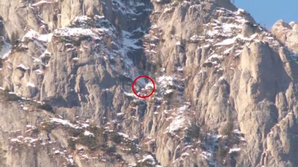 Misiune cruntă: Trupul alpinistei moarte în Bucegi nu a fost încă ridicat, nici după 8 zile, de la locul tragediei