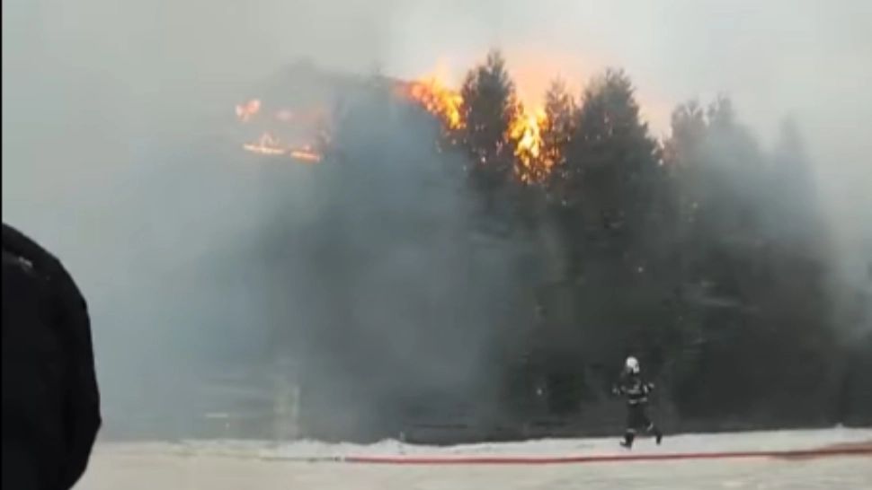 Vilă cuprinsă de FLĂCĂRI, la Cheia: Cauzele incendiului, NECUNOSCUTE