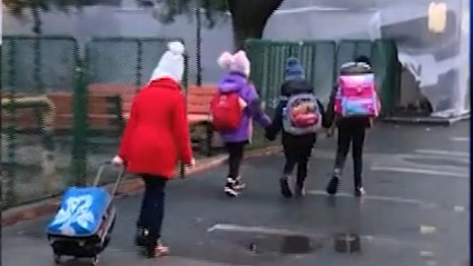 Școlile, tot fără teste: Părinții vor cursuri online. Întâlnire CRUCIALĂ la sediul Ministerului Educației