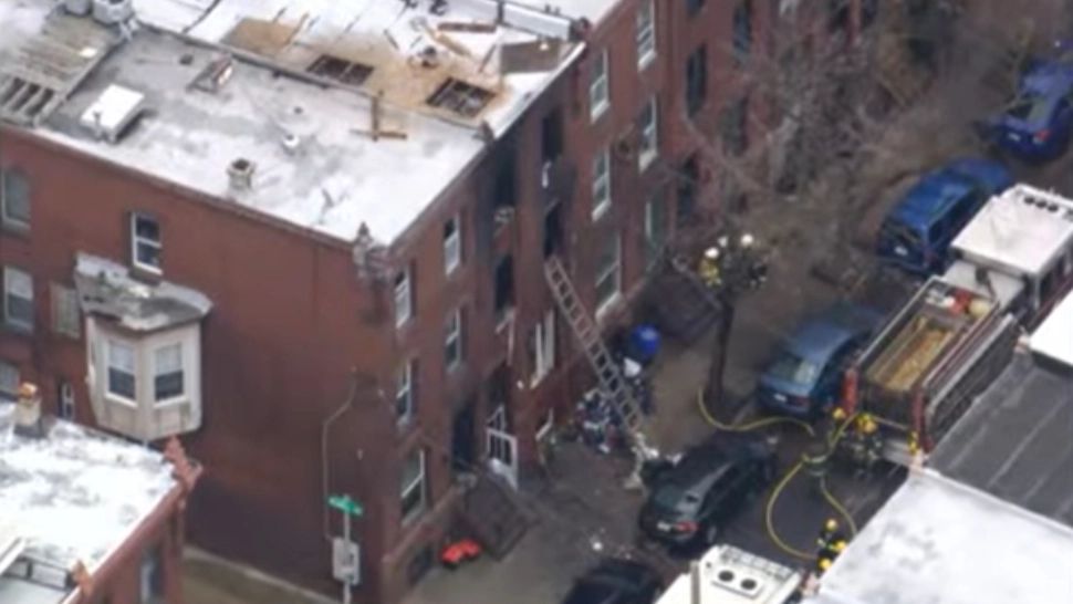 VIDEO Incendiu CUMPLIT într-un imobil din Philadelphia! Cel puțin 13 MORȚI, printre care și 7 copii