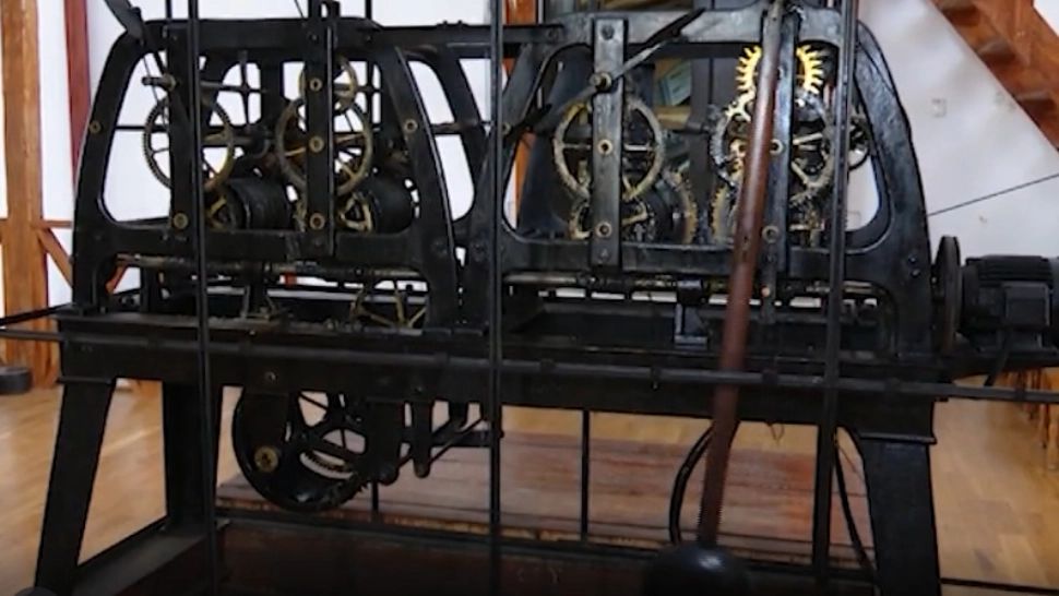 VIDEO Ceasul care dă ora exactă de aproape un secol, îngrijit de un singur om. Care este "SECRETUL" acestei meserii