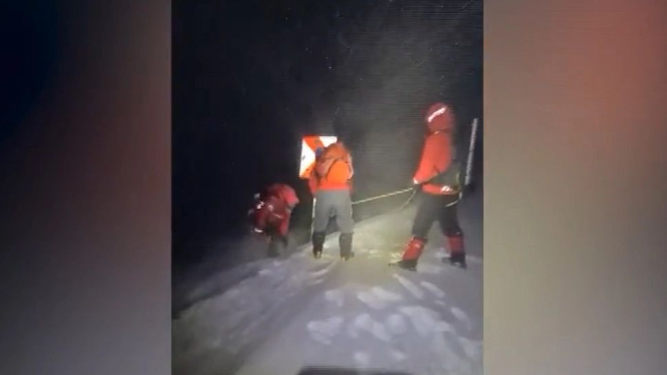 Vreme SVERĂ, intervenții de urgență pe munte: Un turist a MURIT, alții au fost salvați în ultima clipă