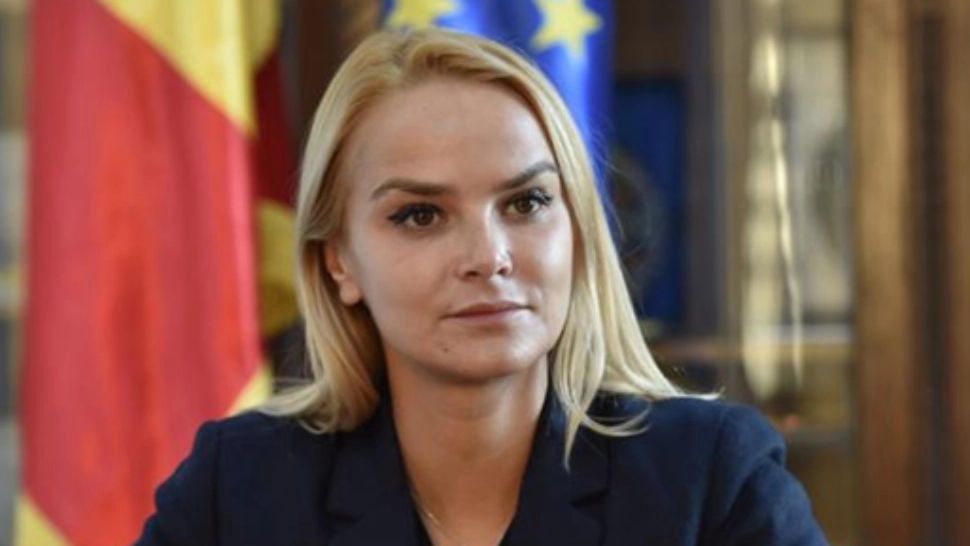 Noi RESTRICȚII în Capitală, după intrarea în scenariul ROȘU! Școlile și grădinițele cu rată de vaccinare sub 60% intră în online