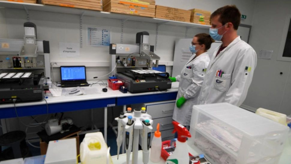 Varianta Omicron a coronavirusului este rezistentă la majoritatea anticorpilor monoclonali. Cum poate fi neutralizată 