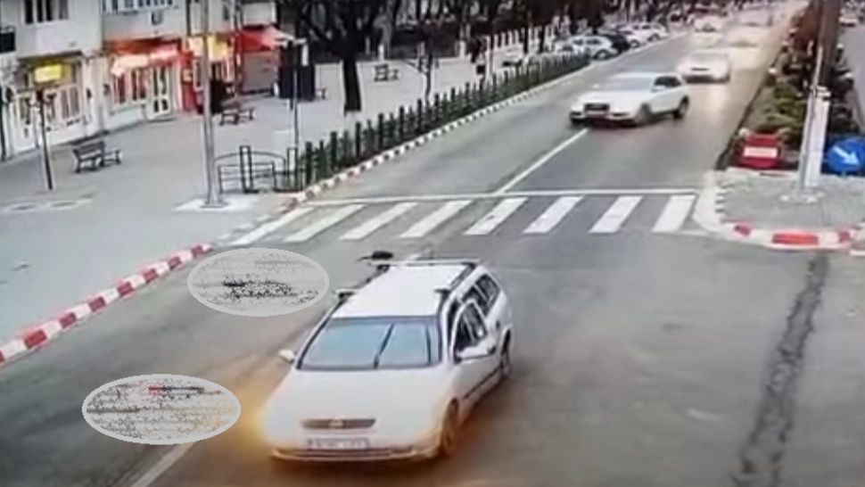 SCENĂ ȘOCANTĂ. 2 copii, LOVIȚI în plin pe trecerea de pietoni, la Fetești. Șoferul n-a frânat