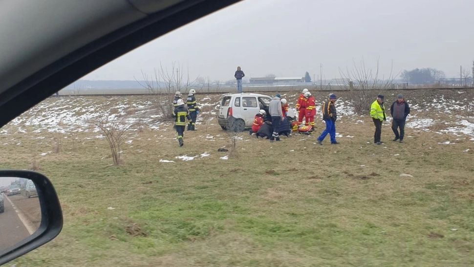 FOTO Accident cumplit lângă Timișoara. Nu s-a asigurat și a fost lovit ÎN PLIN de un tren 