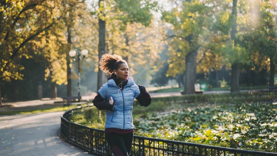 De ce alergarea cu telefonul mobil în mână este o practică riscantă