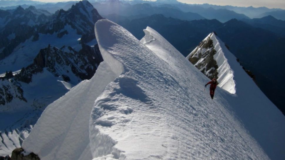 Zăpadă abundentă în Munții Bucegi, Baiului și Ciucaș: traseele de abrupt, închise temporar 